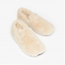 Homemade slippers made of  artificial plush milky(e0fb7102-058b-11f0-ad23-00155d004616) photo 1
