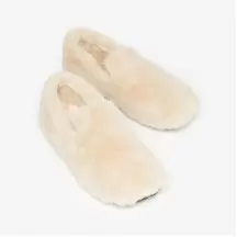 Homemade slippers made of  artificial plush milky(e0fb7102-058b-11f0-ad23-00155d004616) photo 1
