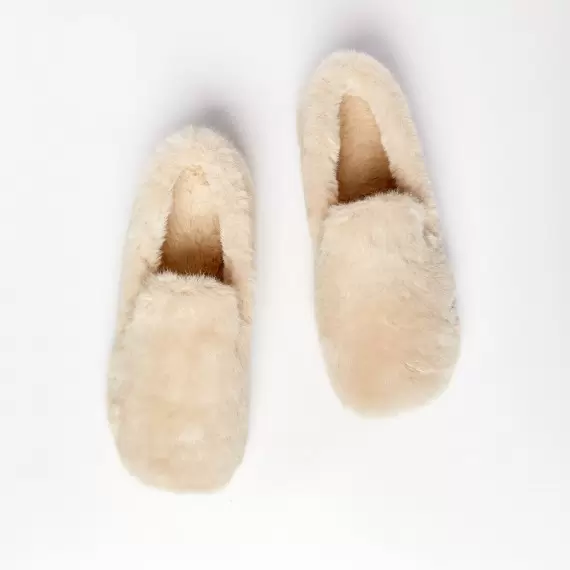 Homemade slippers made of  artificial plush milky(e0fb7102-058b-11f0-ad23-00155d004616) photo 2