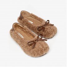 Homemade slippers made of artificial plush with beige bows(e0fb70ee-058b-11f0-ad23-00155d004616) photo 1