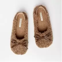 Homemade slippers made of artificial plush with beige bows(e0fb70ee-058b-11f0-ad23-00155d004616) photo 2