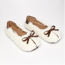 Homemade slippers made of artificial plush with milky bows(e0fb70f6-058b-11f0-ad23-00155d004616) photo 1