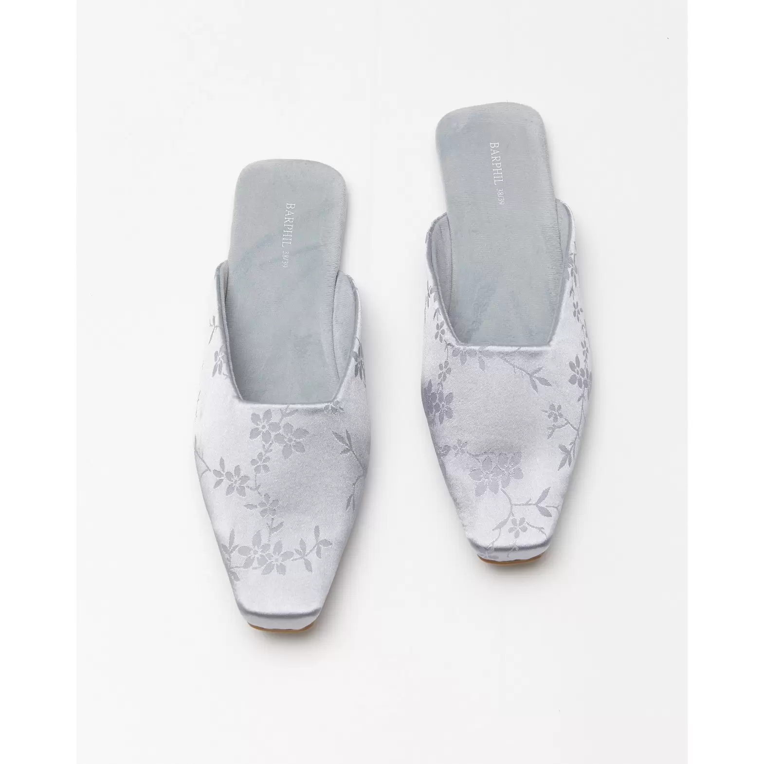 Women's light grey floral print house slippers