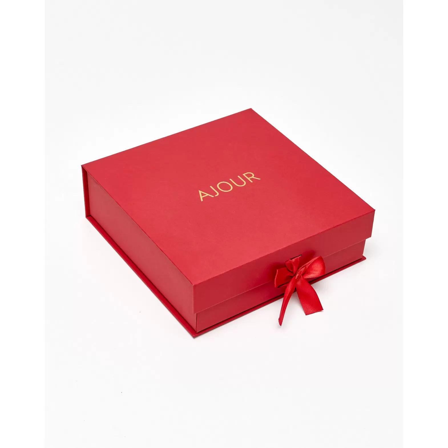Red packing box with the Ajour logo