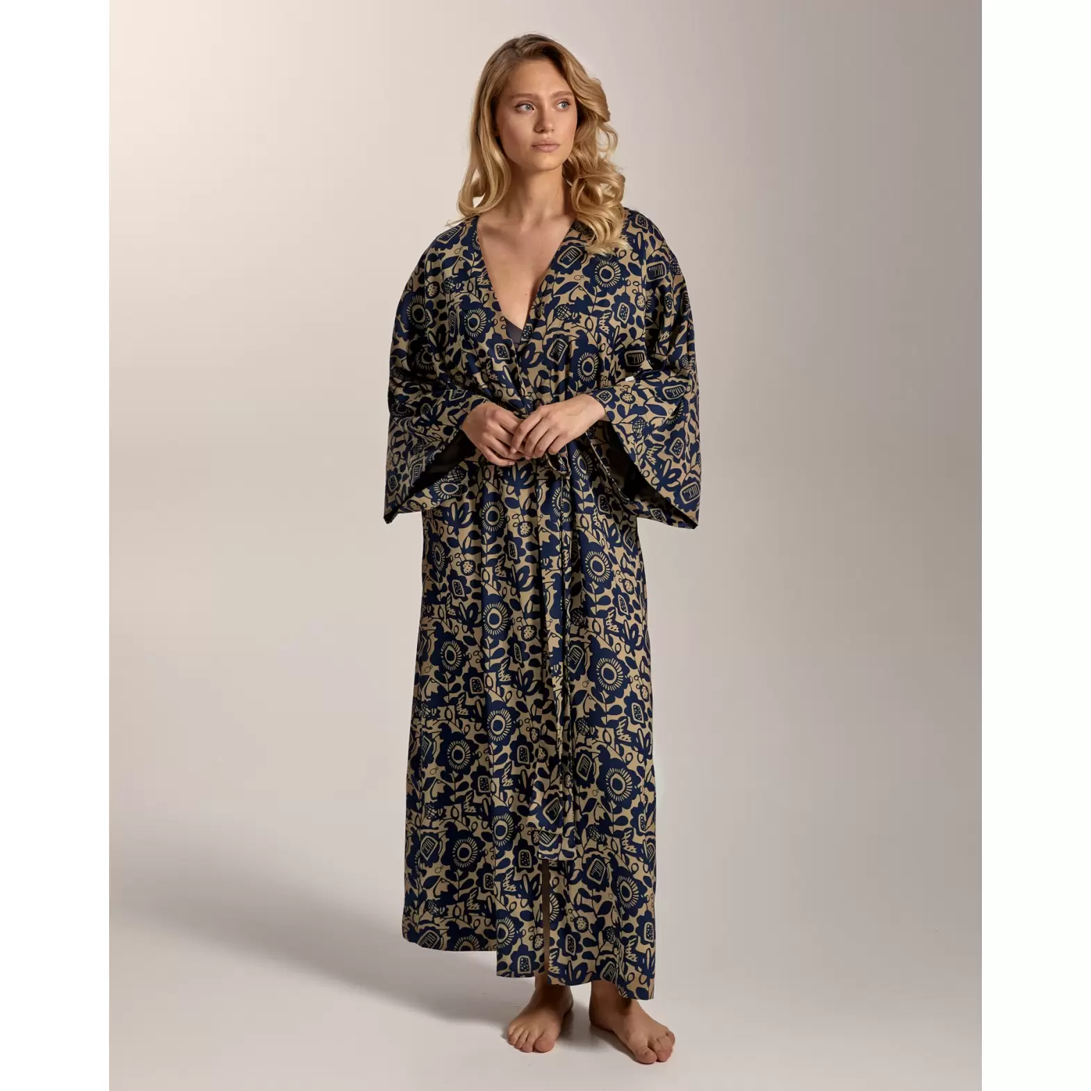 Bristol Robe KIM 2(8a9705bd-6659-11f1-8e24-00155d004616) photo 1