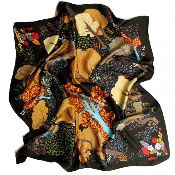 Косынка женская текстильная с принтом лесных мотивов