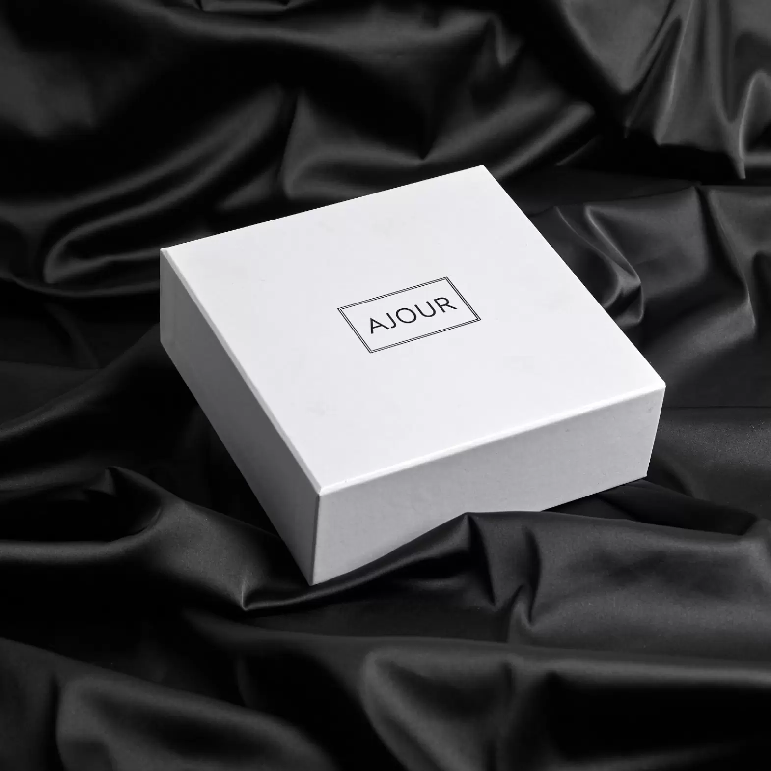 Коробка пакувальна з логотипом Ajour мала