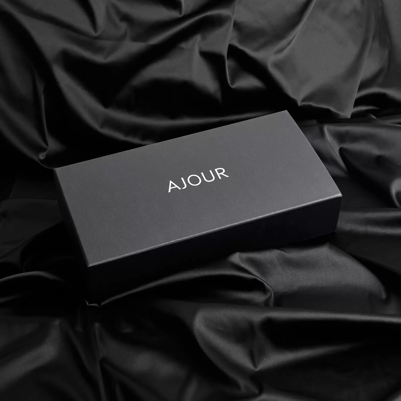 Коробка пакувальна з логотипом Ajour велика