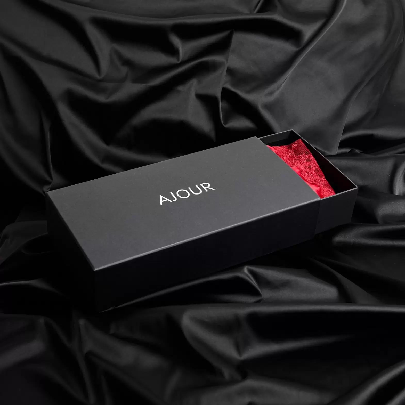 Коробка пакувальна з логотипом Ajour велика