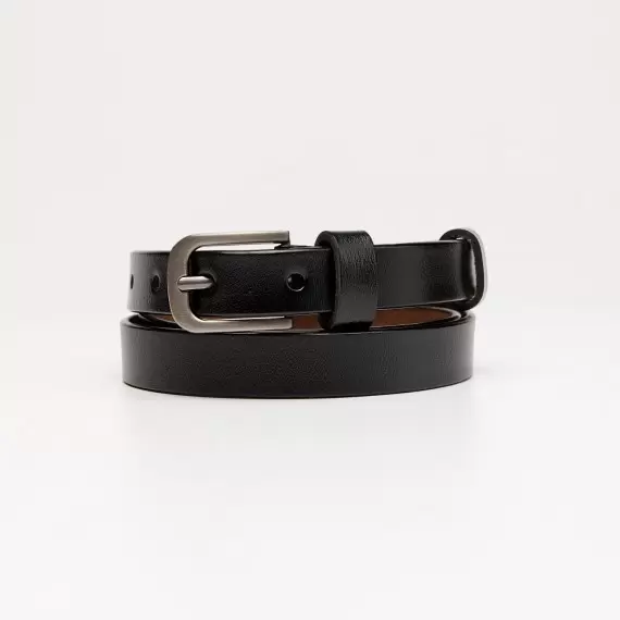 Leather belt for women's trousers with a black metal buckle